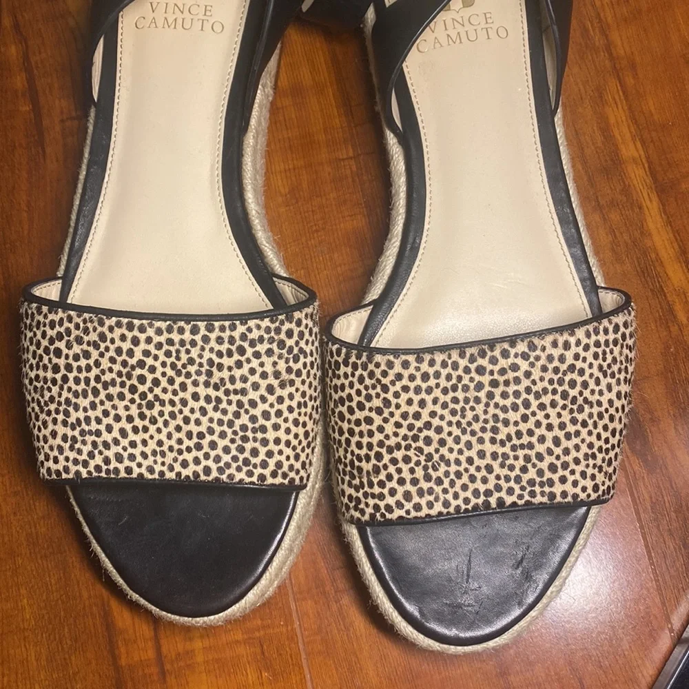 Pre-Owned VINCE CAMUTO KATHALIA PLATFORM ESPADRILLE LEOPARD PRINT SHOES